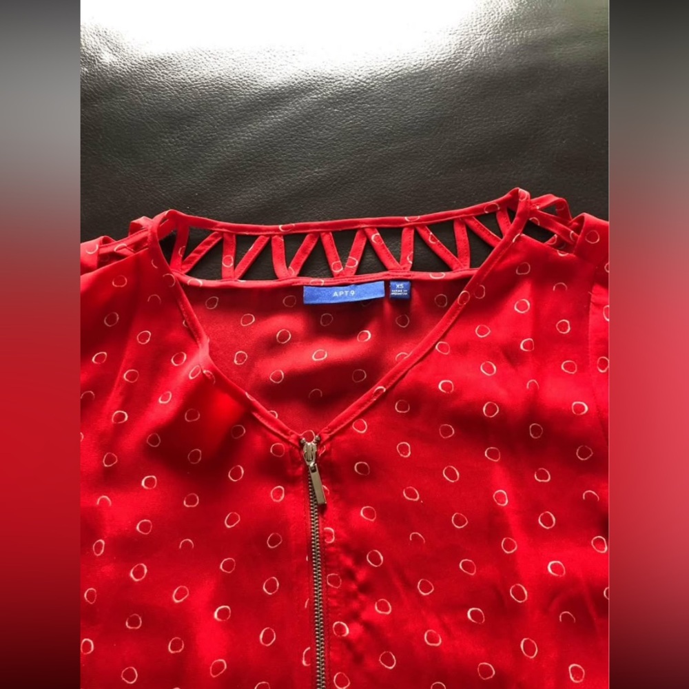 Apt. 9 Women’s Red Zipper Blouse Size XS - Picture 2 of 3